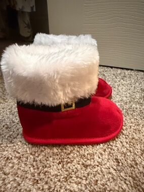 Like new! Holiday Red Faux-Fur Santa Boot Baby Slippers size 3